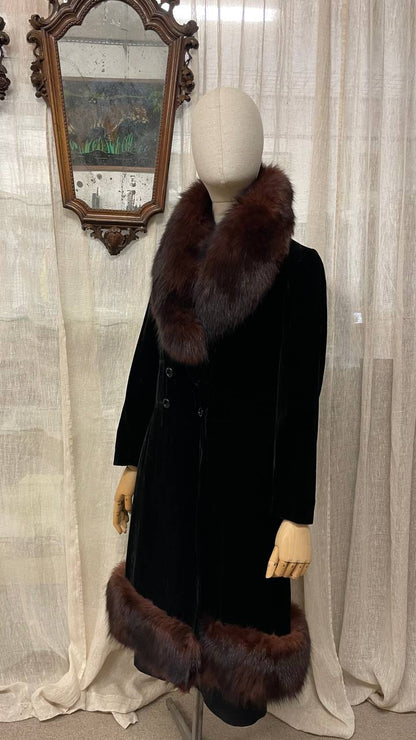 Cappotto fine anni 50 in velluto nero mod.zarina con bordi in pelliccia - tg.xs/s