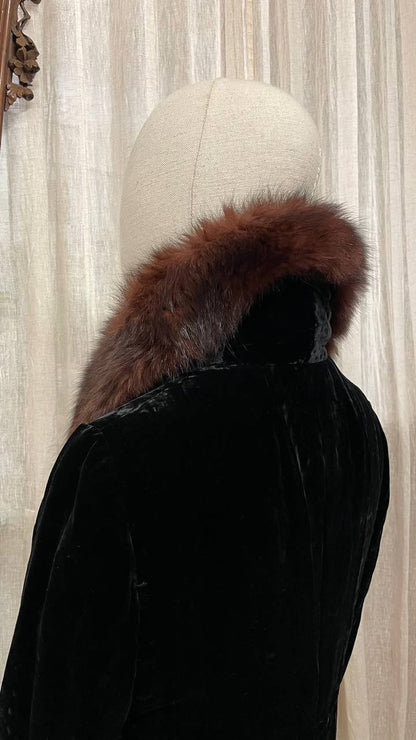 Cappotto fine anni 50 in velluto nero mod.zarina con bordi in pelliccia - tg.xs/s