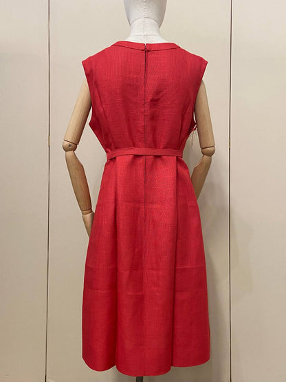Abito sartoriale smanicato in lino