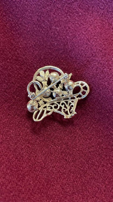 Spilla anni 80 Butler - cestino floreale con perline e pietre col.rubino